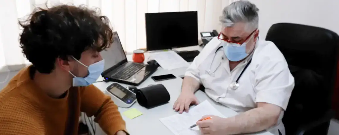 Консультация специалиста клиники Сураски